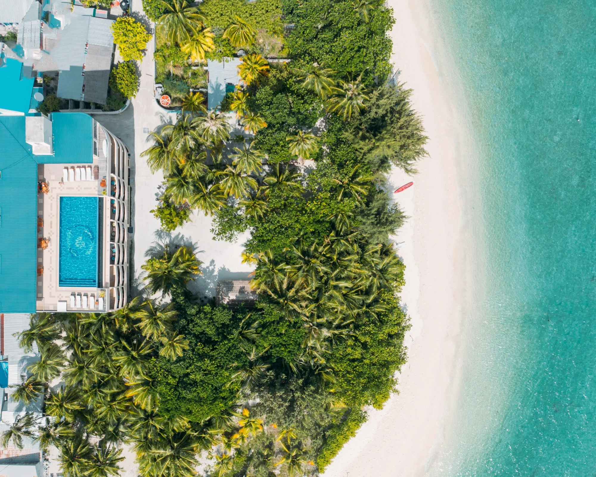 Aerial photograph of Season Paradise beside the beach on Thulusdhoo